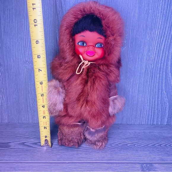 Vintage indigenous  Alaskan Doll with rabbit Fur & Leather outfit decoration - Picture 4 of 9